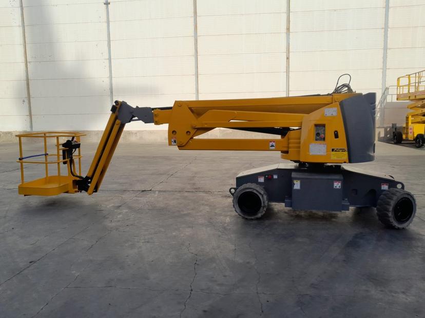 Plataforma articulada eléctrica 15M HAULOTTE HA15IP