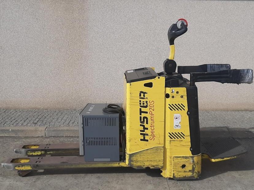 Transpaleta eléctrica conductor montado 2000 kg HYSTER P2.0S FBW